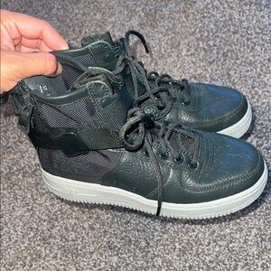 Nike Women's SF Air Force 1 Mid Outdoor Green